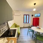 Smart Gold Elegant Style Apartment *