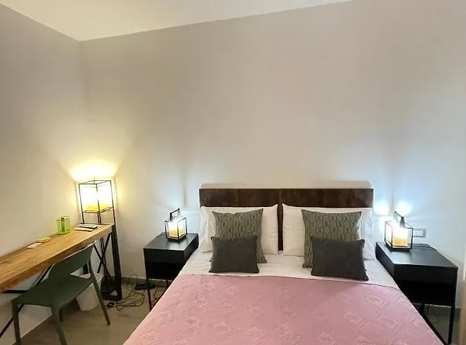 Smart Gold Elegant Style