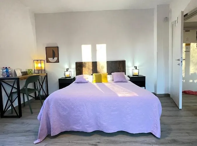 Smart Gold Elegant Style